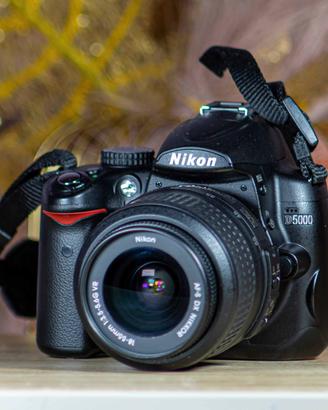 Nikon D5000 + AF-S 18-55mm f3.5-5.6 G - DSLR Camer
