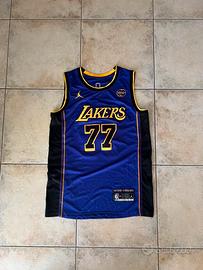 Los Angeles Lakers di Luka Doncic 77