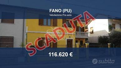 Immobile in asta di 171 m² con box auto a Fano