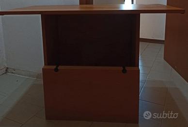 Scaffale con piano