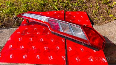 Faro posteriore Dx Ford tourneo custom 