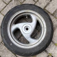 cerchio anteriore e posteriore con pneumatico scoo