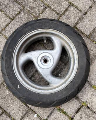 cerchio anteriore e posteriore con pneumatico scoo