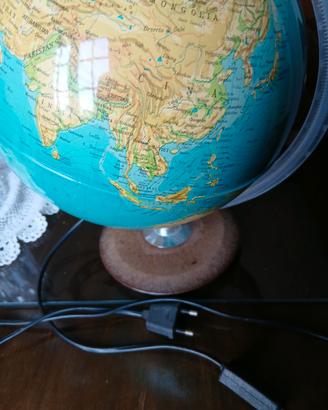 Esplora il mondo illumina con mappamondo luminoso