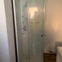 Cabina doccia multifunzione con idromassaggio