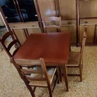 Tavolo più sedie