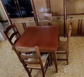 Tavolo più sedie