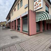 Locale commerciale ad uso bar e pizzeria da asport
