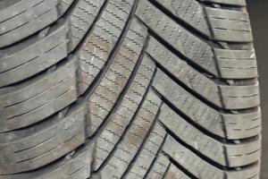 Pneumatici quattro stagioni 245/50/18