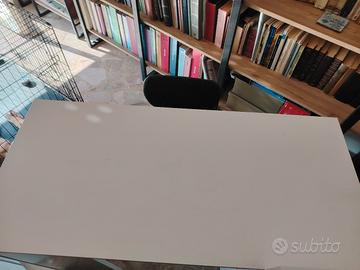 scrivania bianca, misure 120 x 55, come nuova a 
