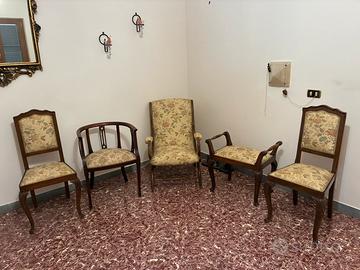 Salottino stile classico rivestimento floreale