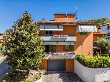 Villa di 330 m² con più di 5 locali e box auto dop