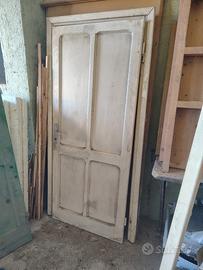 Porta interna di legno con telaio