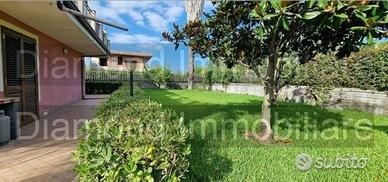 Appartanvilla con 250mq di giardino a Fondachello
