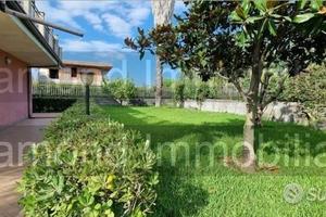Appartanvilla con 250mq di giardino a Fondachello
