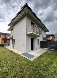 Casetta da ultimare con box doppio e giardino