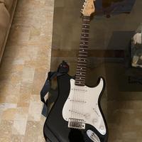 SET CHITARRA  ELETTRICA SQUIER + AMPLI ROCKTRON