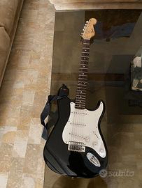 SET CHITARRA  ELETTRICA SQUIER + AMPLI ROCKTRON