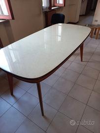 Tavolo soggiorno in legno e vetro gratis