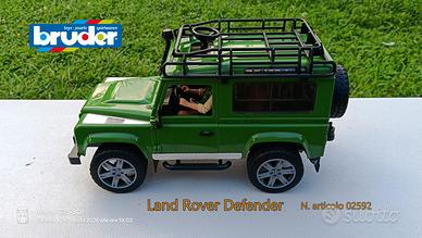 BRUDER Land Rover Defender