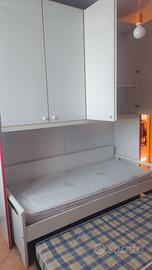 Armadio a ponte con letti singoli