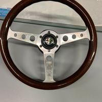Alfa Romeo volante MOMO