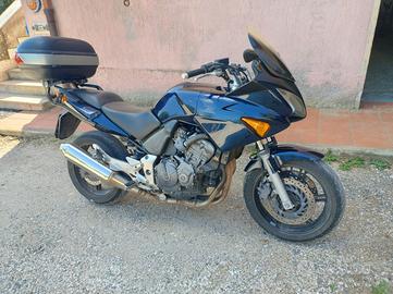 Honda CBF 600 S con bauletto e borse