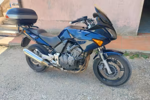 Honda CBF 600 S con bauletto e borse