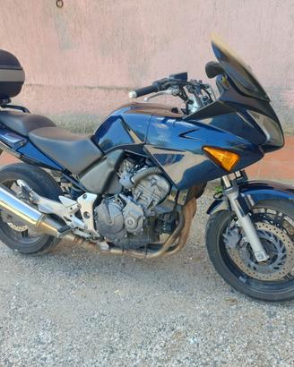 Honda CBF 600 S con bauletto e borse