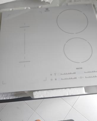 Piano induzione Electrolux bianco