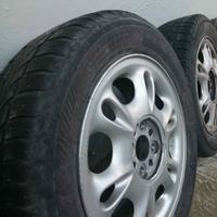Pneumatici 195/60 R15 88T con cerchio