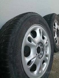 Pneumatici 195/60 R15 88T con cerchio