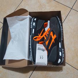 Scarpe U-Power