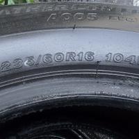 Bridgestone multistagione 235/60R16, 104V