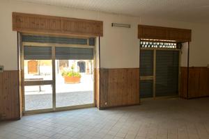 Locale commerciale 70mq Piazza Marconi centrale