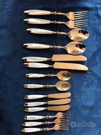 Posate in madreperla e metallo dorato