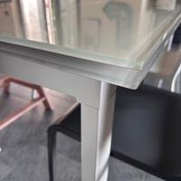 Tavolo di vetro bianco allungabile