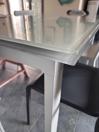 Tavolo di vetro bianco allungabile