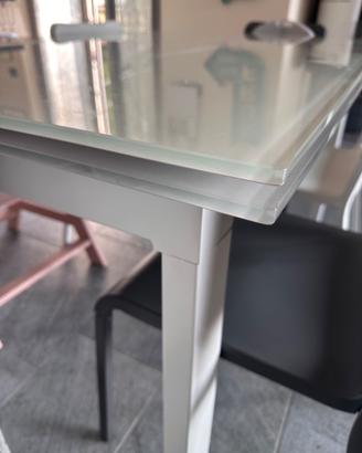 Tavolo di vetro bianco allungabile
