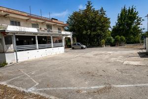 LOCALE COMMERCIALE 180 mq 1000 / mese