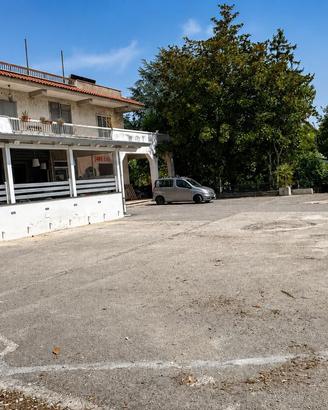 LOCALE COMMERCIALE 180 mq 1000 / mese