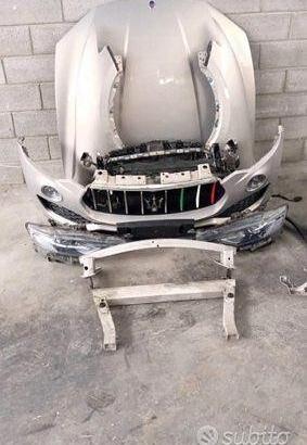 PARTE FRONTALE MASERATI LEVANTE #075