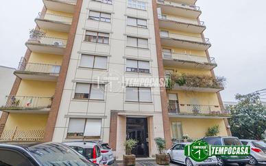 Spazioso quadrilocale luminoso con ampi balconi