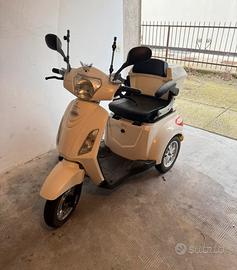 Scooter elettrico per anziani e disabili