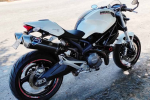 Ducati Monster 696 plus carbonio