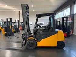 CARRELLO ELEVATORE ELETTRICO JUNGHEINRICH 50 Q