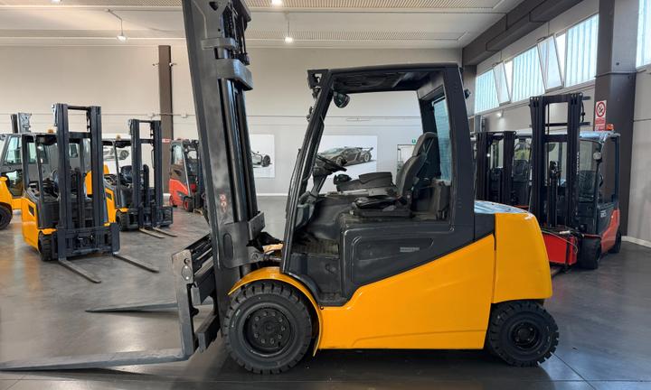 CARRELLO ELEVATORE ELETTRICO JUNGHEINRICH 50 Q