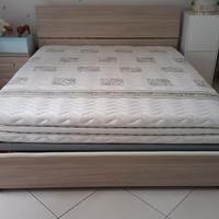 Letto matrimoniale + cassettiera + 1 comodino