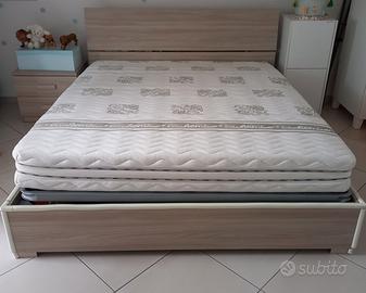 Letto matrimoniale + cassettiera + 1 comodino