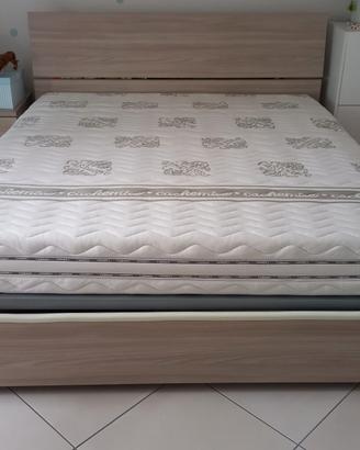 Letto matrimoniale + cassettiera + 1 comodino